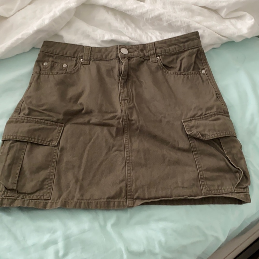 Army Green Denim Skirt With A Lot of Pockets